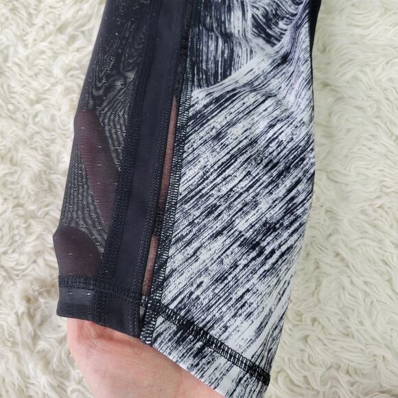 Lululemon Hot to Street Crop Heat Wave Black White 6 - Picture 6 of 7